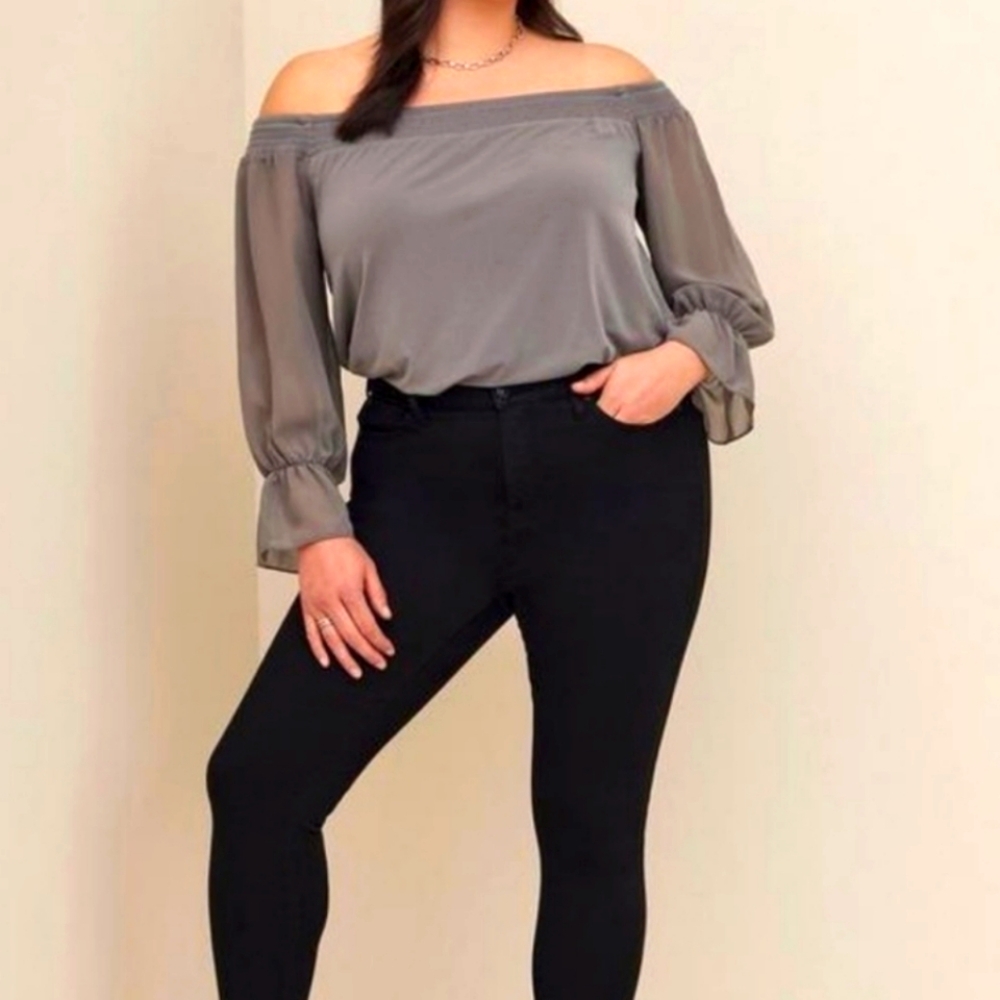 🏷️ Torrid Studio Knit Off-Shoulder Smocked Chiffon Sleeves Swing Top Size 4X